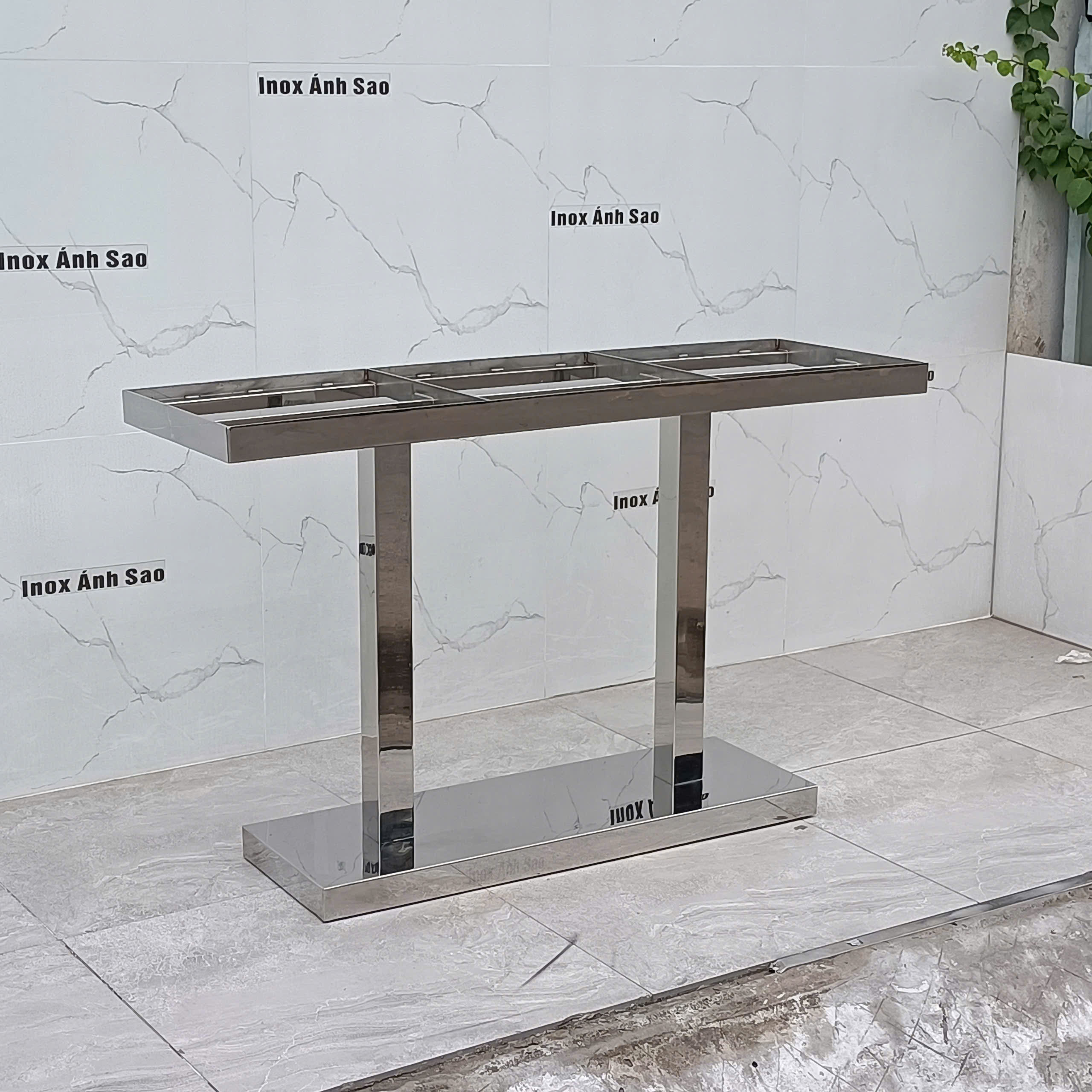 chan-ban-inox-trang-bong