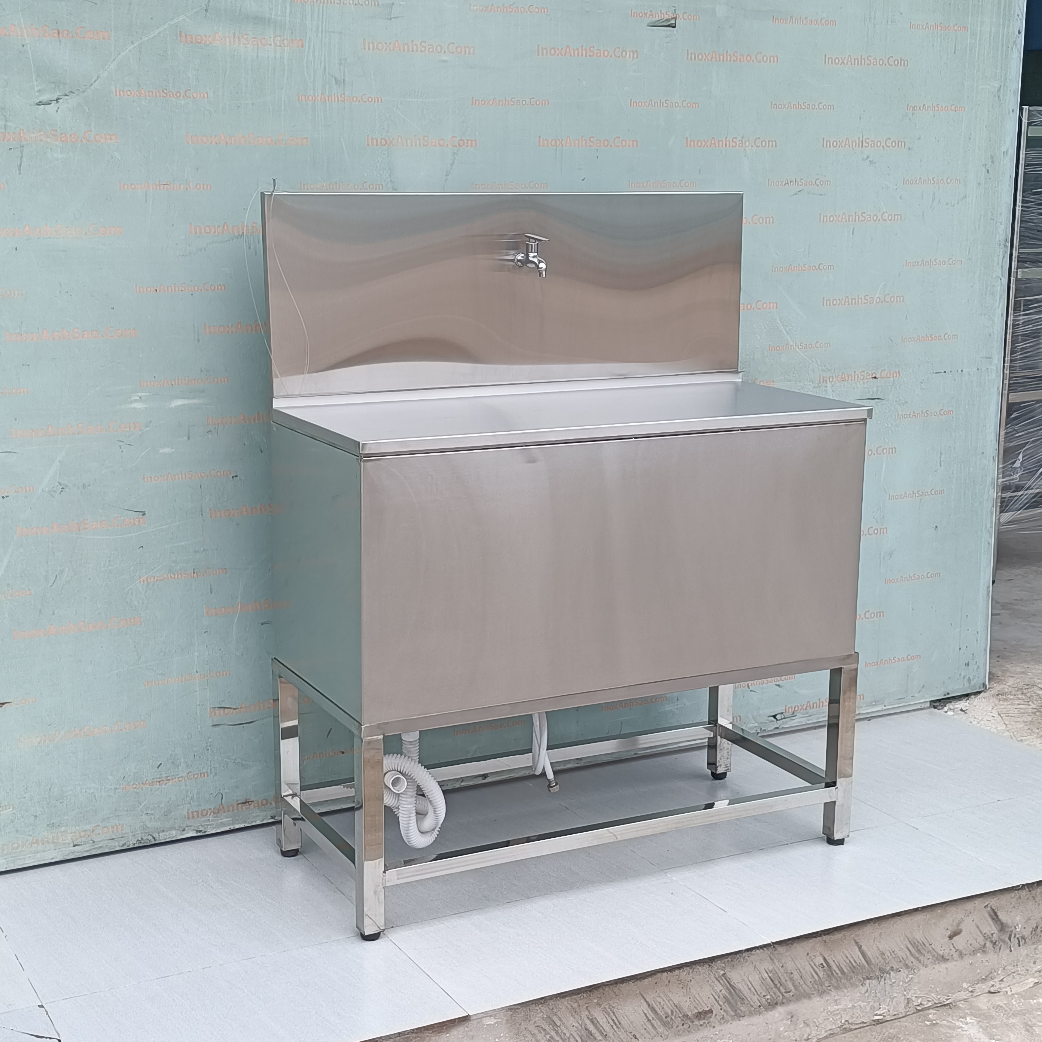 bon-rua-gat-tay-1-voi