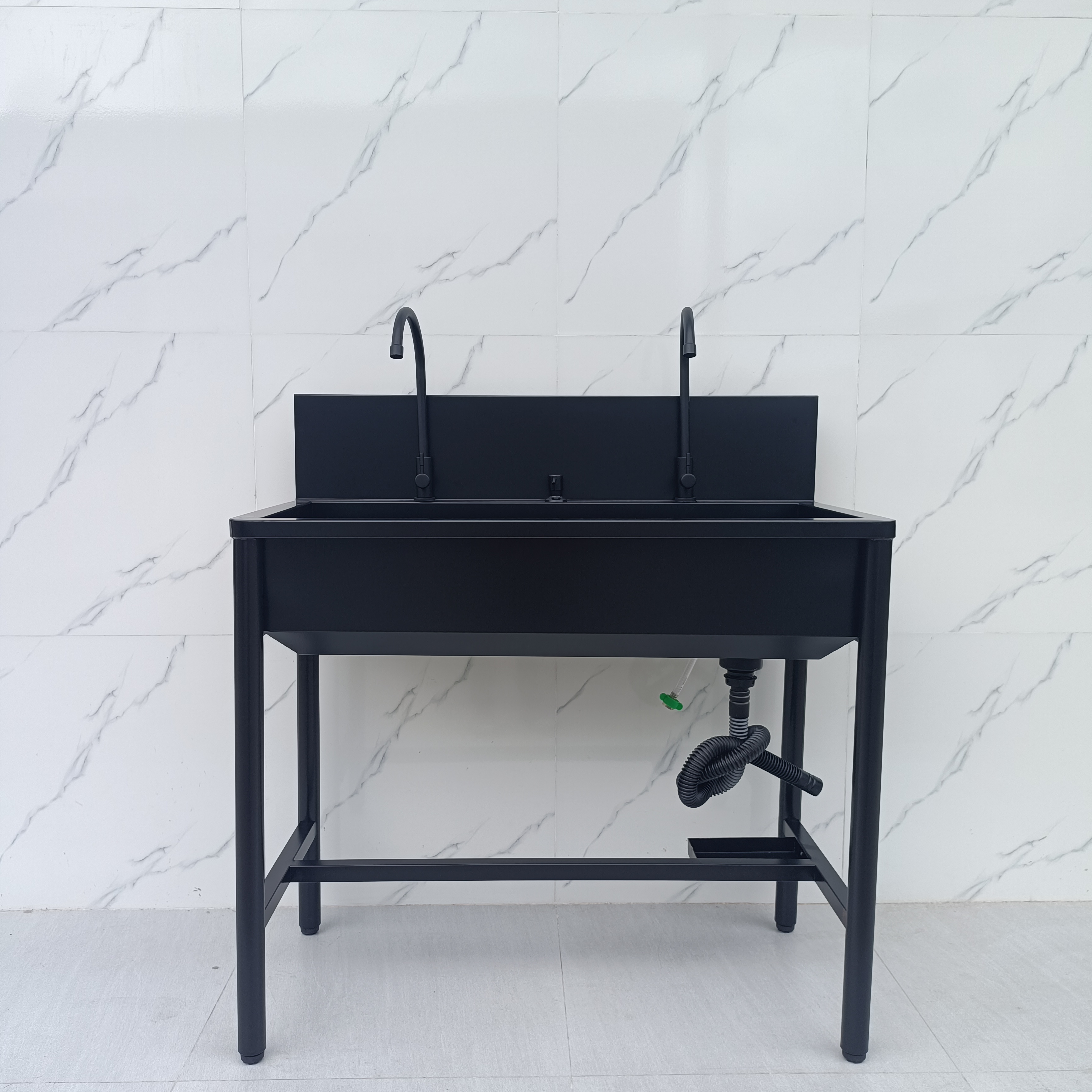 bon-rua-inox-gat-tay-2-voi-son-tinh-dien-mau-den