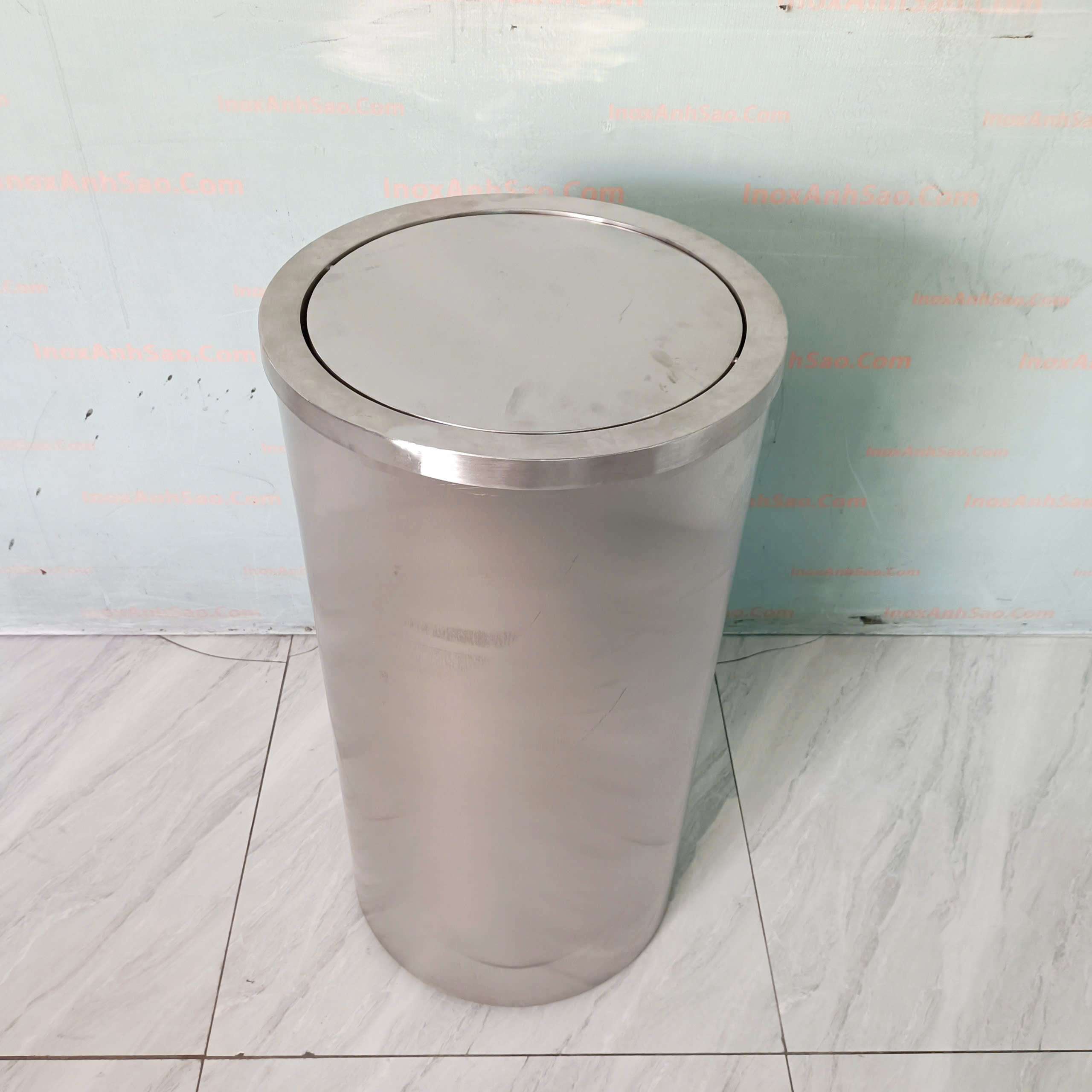 thung-rac-inox-nap-lat