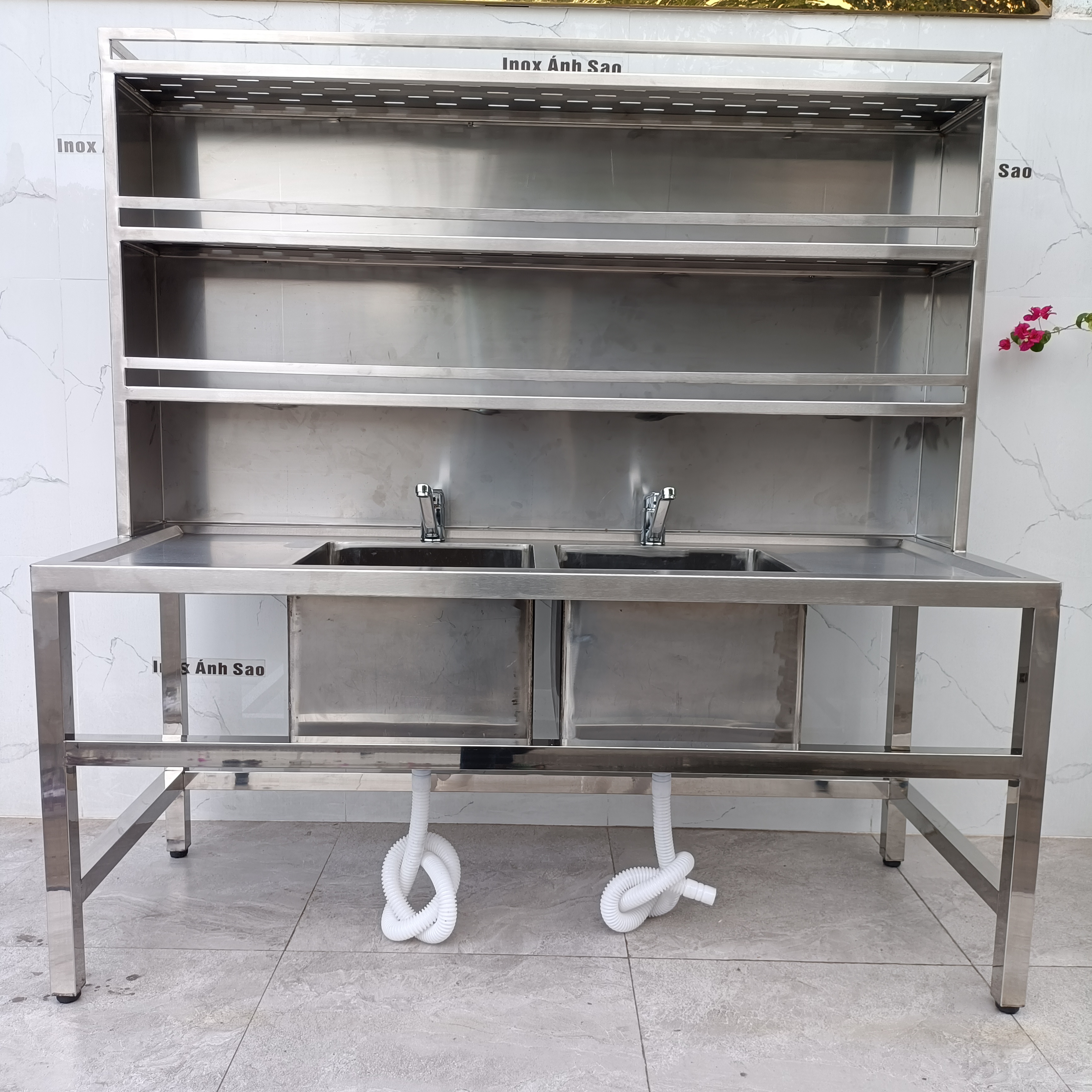 bon-rua-inox-hoc-chau-co-ke-tang