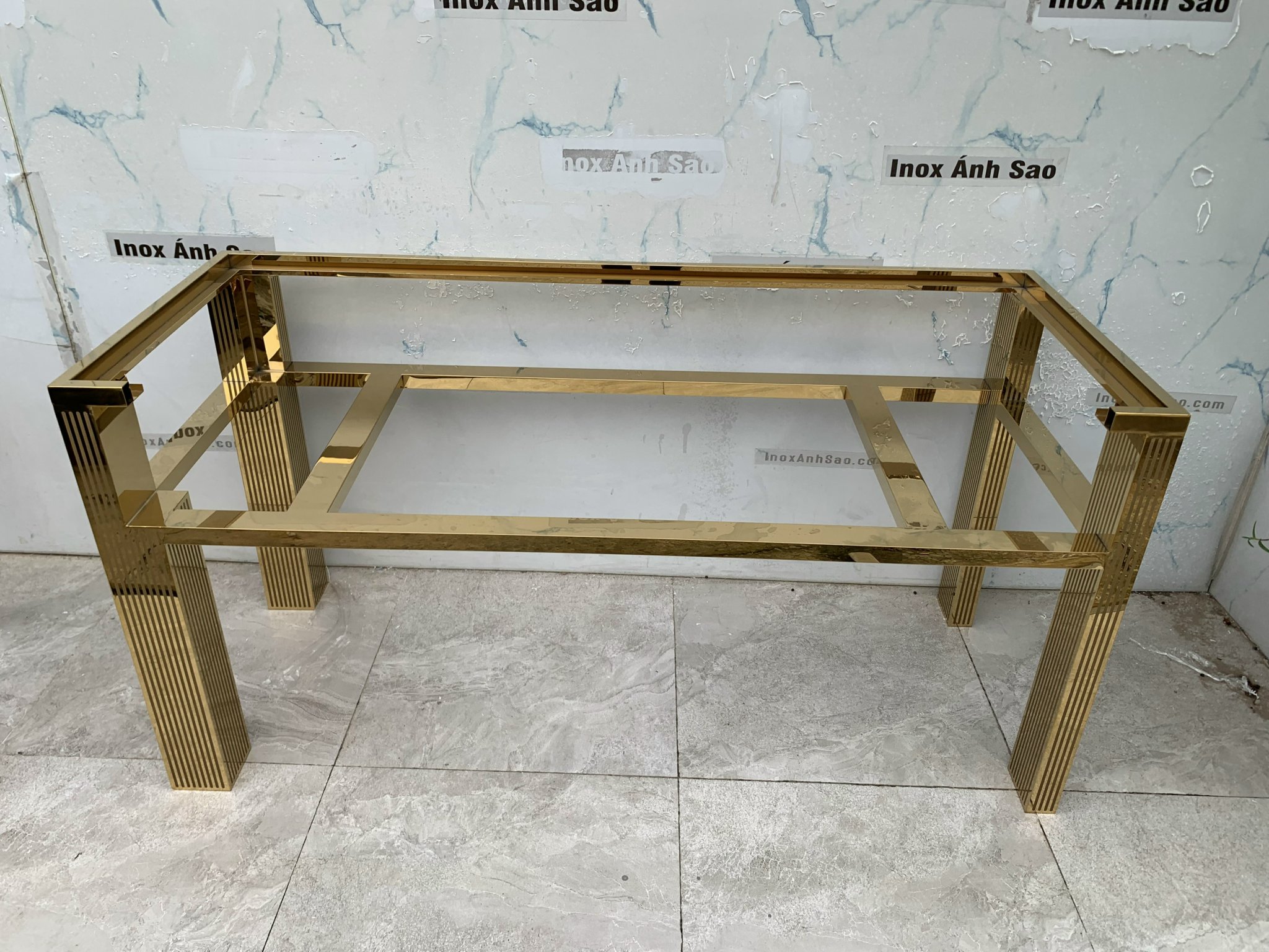 quay-trung-bay-inox-vang-bong-thang