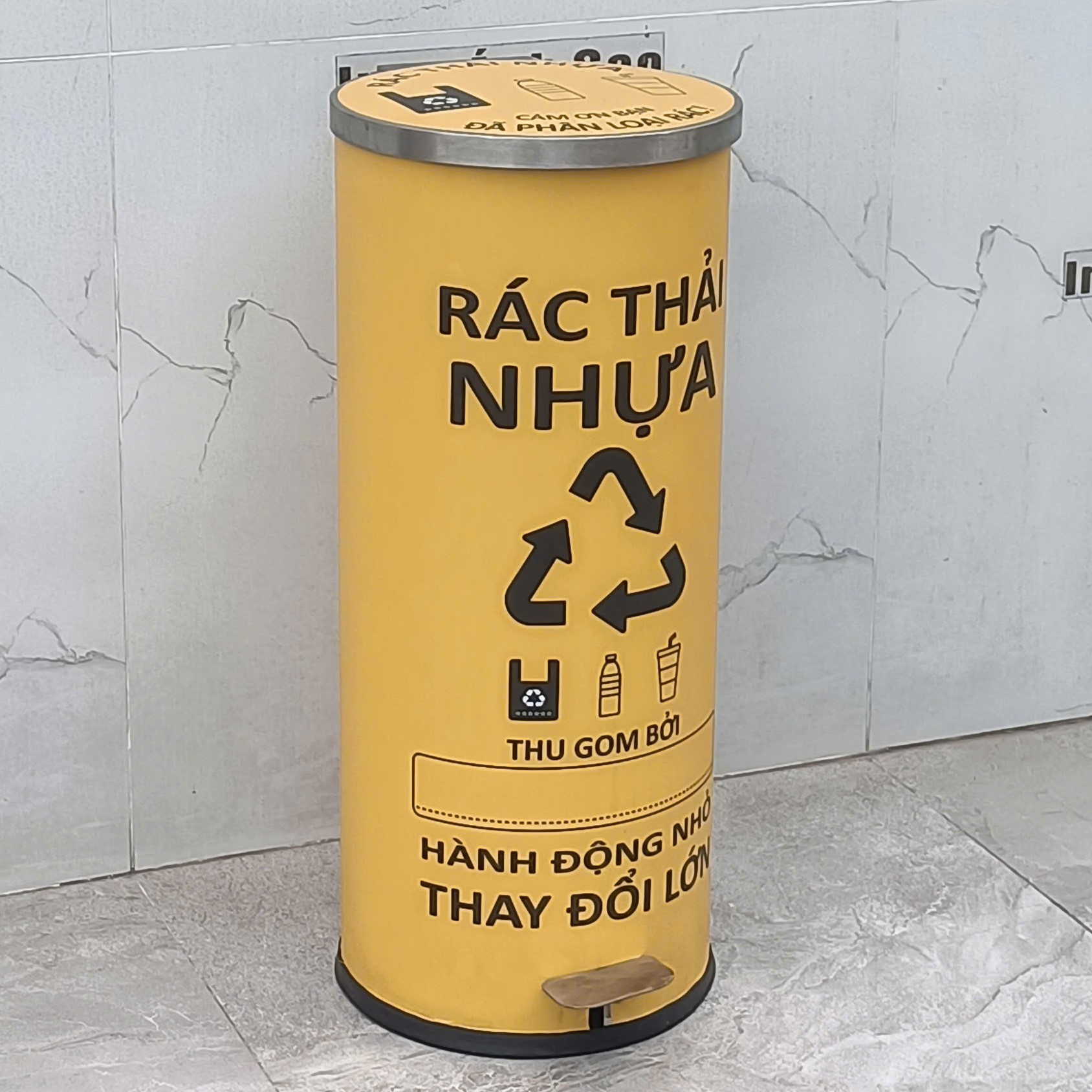 thung-rac-tron-dap-chan-c04