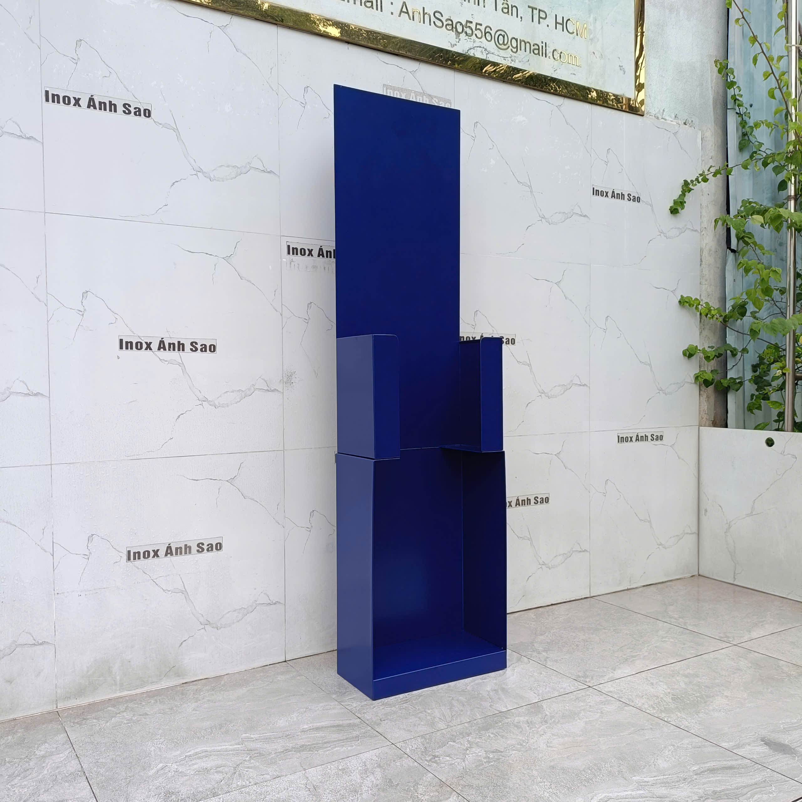 ke-trung-bay-inox-son-tinh-dien