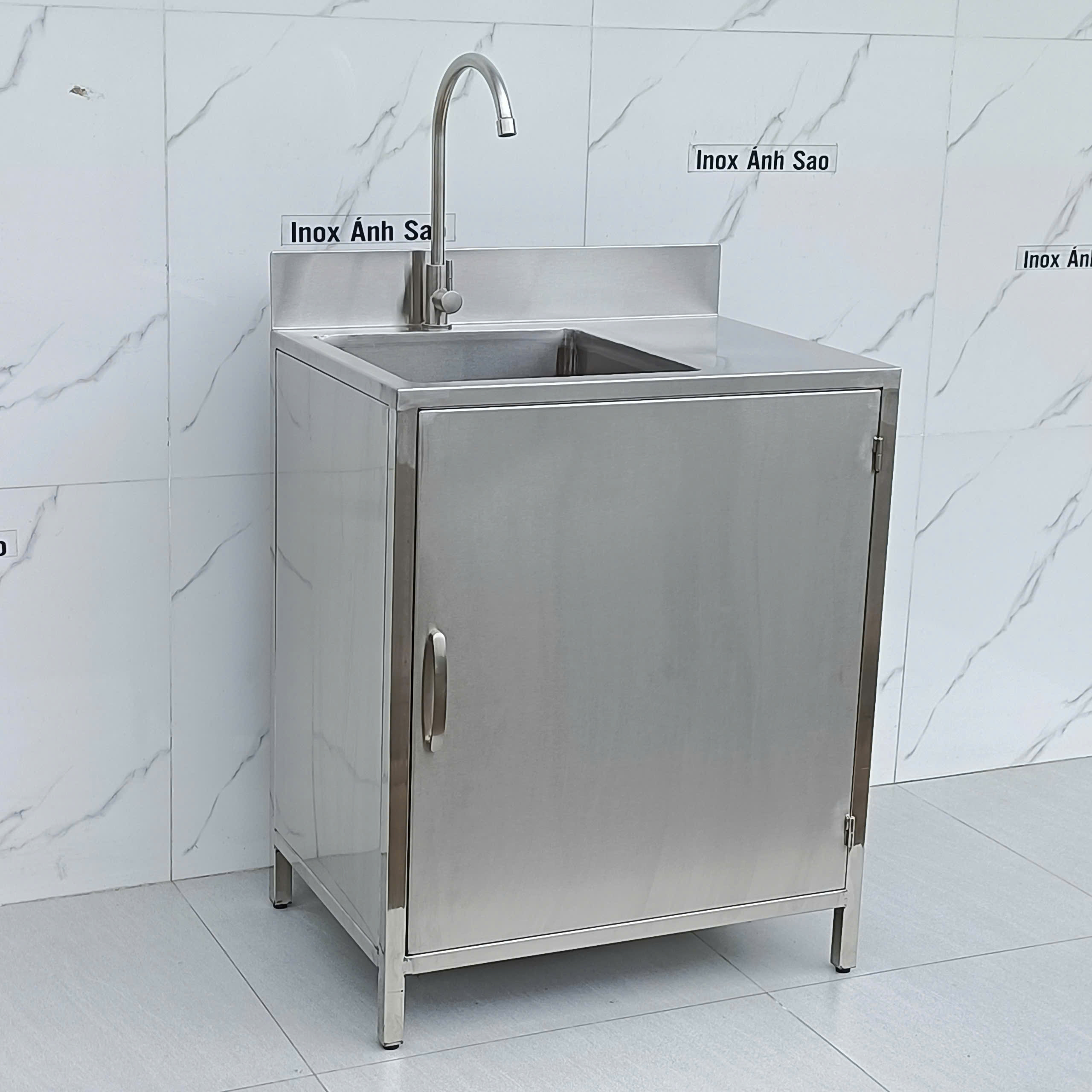 tu-bon-rua-inox-1-voi-cua-mo